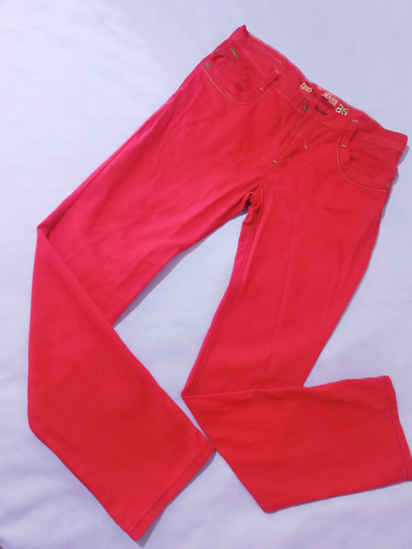 Pantalón Rojo (Posesión)